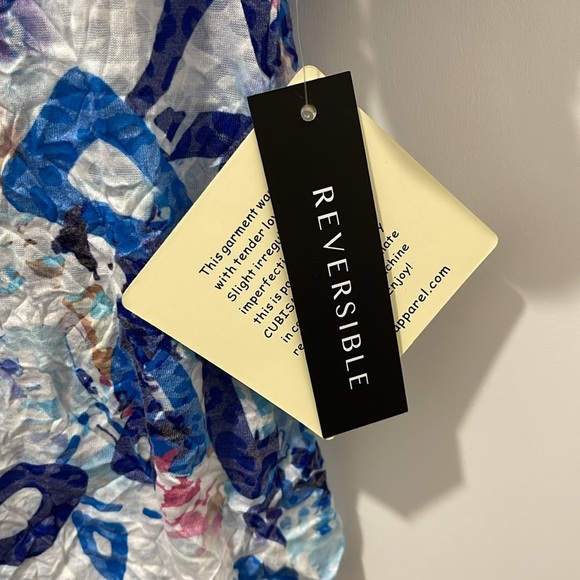 Blue and white designed shirt size Small - Picture 3 of 5